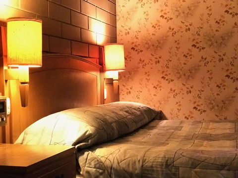 Century Motor Inn - Accommodation Burleigh 3