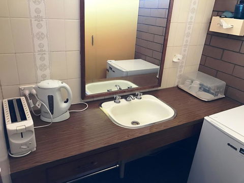 Century Motor Inn - Accommodation Burleigh 2
