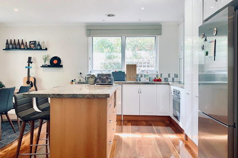 Charming Family Home W/Home Cinema+Huge Bedrooms Near Glen Waverley - Accommodation Burleigh 1
