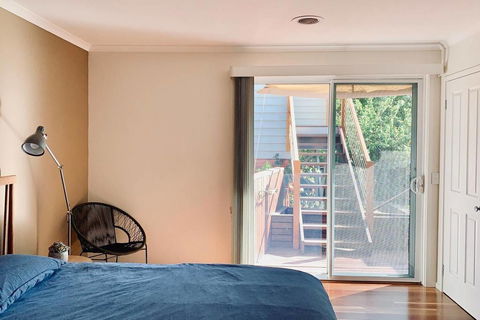 Charming Family Home W/Home Cinema+Huge Bedrooms Near Glen Waverley - Accommodation Burleigh 2