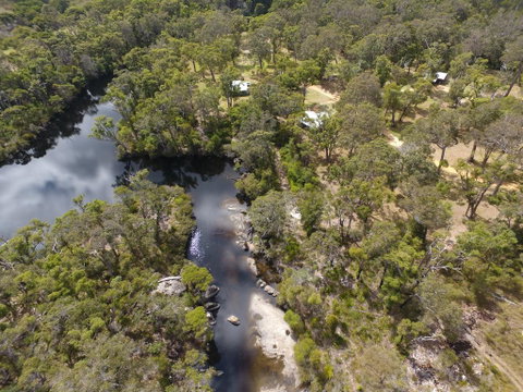 Che Sara Sara Chalets - Accommodation Burleigh 2
