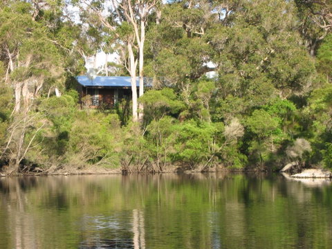 Che Sara Sara Chalets - Accommodation Burleigh 0