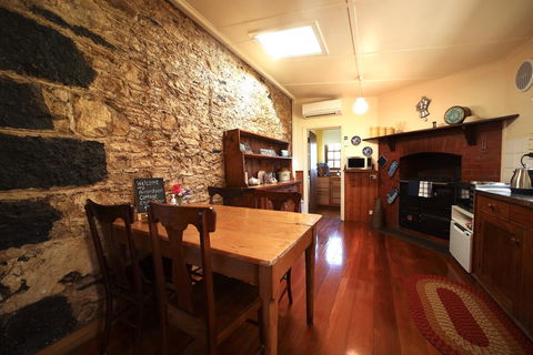 Cherry Plum Cottages - Accommodation Burleigh 2