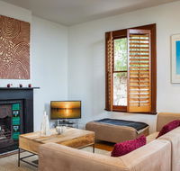 Chic Two-storey Cottage with Darling Harbour Views - Accommodation Burleigh