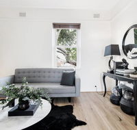 Chic Woollahra Pied--Terre with Parking - Accommodation Burleigh