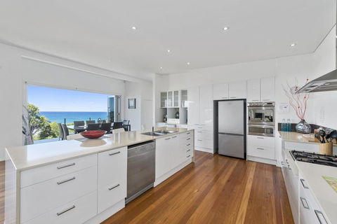 Cinque Terre Beach House - Accommodation Burleigh 3