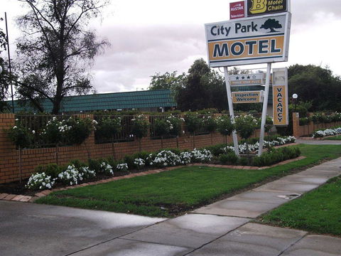 City Park Motel And Apartments - Accommodation Burleigh 0