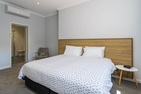 Civic Apartments - Accommodation Burleigh 2