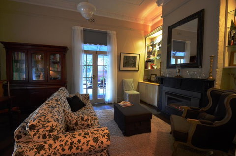 Clement House - Accommodation Burleigh 1