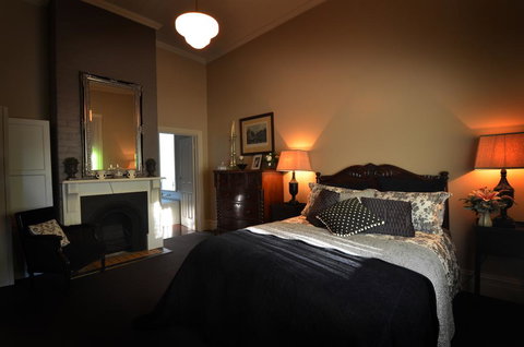 Clement House - Accommodation Burleigh 2