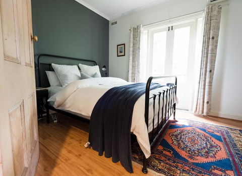 Clonmara Country House And Cottages - Accommodation Burleigh 0