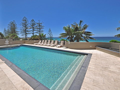 Clubb Coolum Beach Resort - Accommodation Burleigh 1