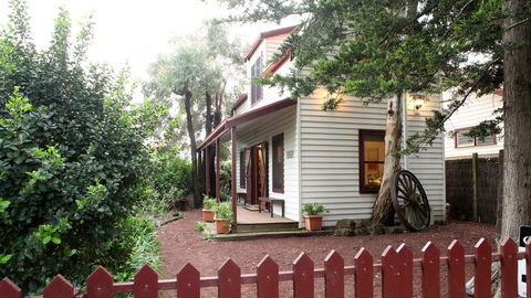 Coach House - Accommodation Burleigh 0
