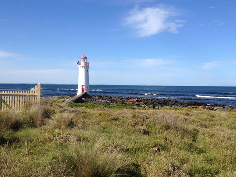 Coach House - Accommodation Burleigh 2