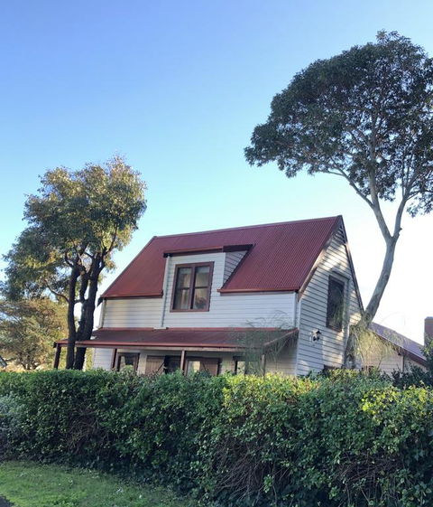 Coach House - Accommodation Burleigh 3