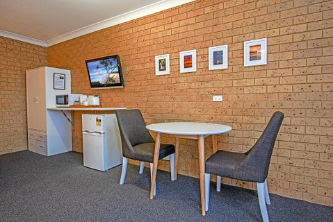 Coast Inn Motel - Accommodation Burleigh 1