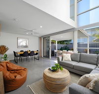Coastal Living At Wikis - Accommodation Burleigh