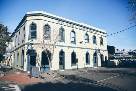 College Lawn Hotel - Accommodation Burleigh 0