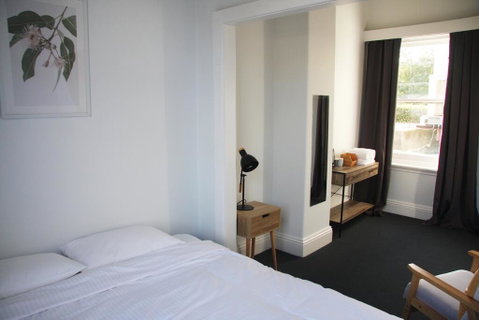 College Lawn Hotel - Accommodation Burleigh 2