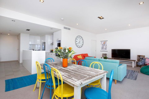 Colour & Swank At The Mill In The Heart Of CBD! - Accommodation Burleigh 0