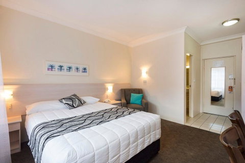 Comfort Inn All Seasons - Accommodation Burleigh 3