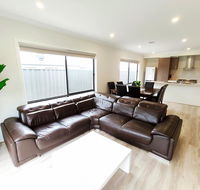 Comfortable 4BR 2Bath House Tarneit Melbourne - Accommodation Burleigh
