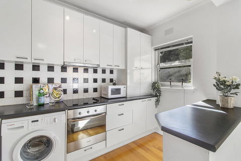 Comfy One-bedroom Unit Between City And Airport - Accommodation Burleigh 1