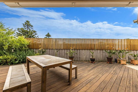 Connolly House - Accommodation Burleigh 2