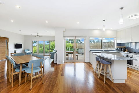Connolly House - Accommodation Burleigh 0