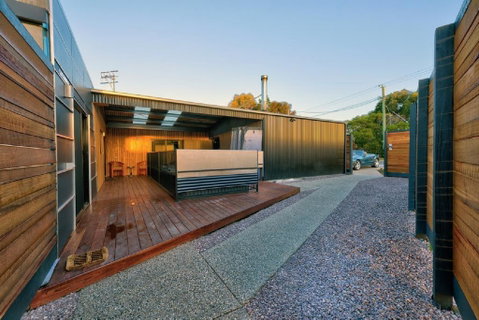 Containment Accommodation - Accommodation Burleigh 3