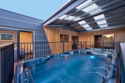 Containment Accommodation - Accommodation Burleigh 0