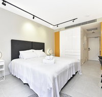 Contemporary brand new central located studio - Accommodation Burleigh