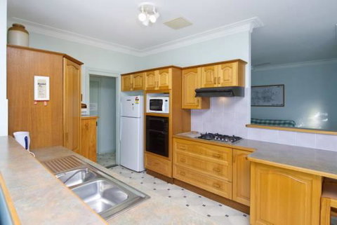 Cook St 4 - Salamander Bay - Accommodation Burleigh 3