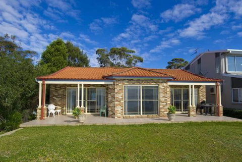 Cook St 4 - Salamander Bay - Accommodation Burleigh 1