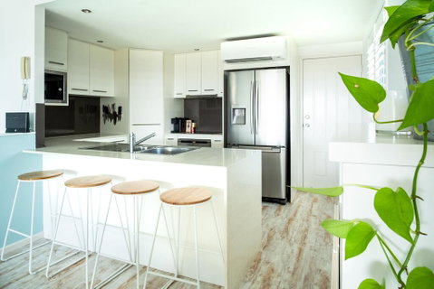 Coolum Beach 3 Level Townhouse Private Rooftop Terrace Spa Overlooking Mount Coolum - Accommodation Burleigh 3
