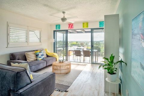 Coolum Beach 3 Level Townhouse Private Rooftop Terrace Spa Overlooking Mount Coolum - Accommodation Burleigh 2