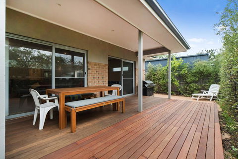 Cootamundra - Accommodation Burleigh 1