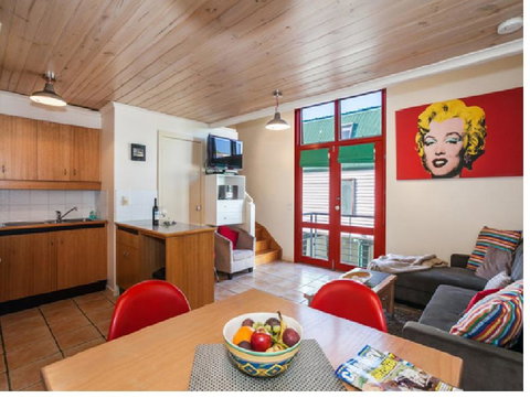 Cora Lynn - Apartment 18 - Accommodation Burleigh 1