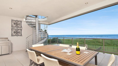 Costa Del Sol - WiFi And Austar - Accommodation Burleigh 1