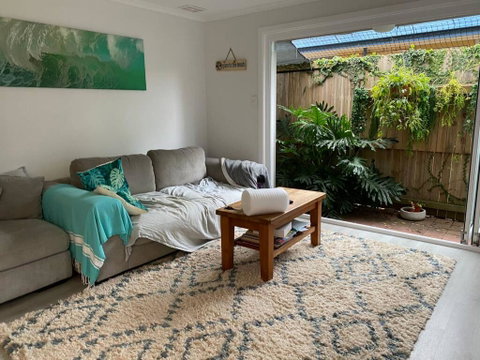 Cosy Backyard Apartment Close To Miami Beach - Accommodation Burleigh 0