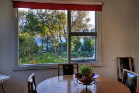 Cove Beach Apartment 1 - Accommodation Burleigh 1