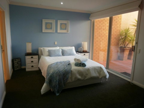 Cowes Beachfront Retreat - Accommodation Burleigh 3