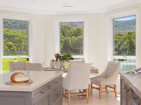 Cowley House - Stunning Entertainer, Views, Pool - Accommodation Burleigh 1