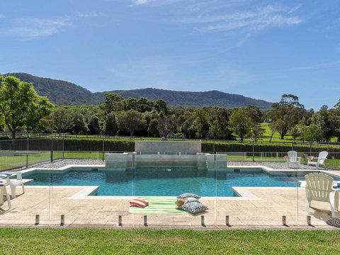 Cowley House - Stunning Entertainer, Views, Pool - Accommodation Burleigh 2