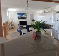 Cozzys Condo Luxury Beach House - Accommodation Burleigh