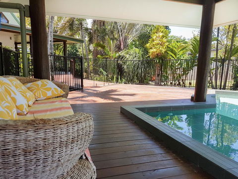 Crazy About Cairns Resort Living - 6 Bedrooms - Accommodation Burleigh 2
