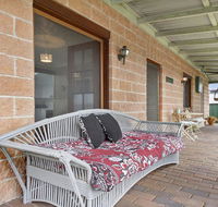 Cudgee - quaint cottage with separate cabin - Accommodation Burleigh