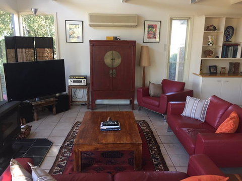 Cullen House - Accommodation Burleigh 3