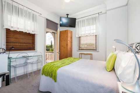 Cumquat House - Accommodation Burleigh 2