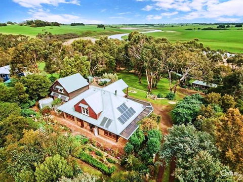 Curdie River Retreat - Accommodation Burleigh 0